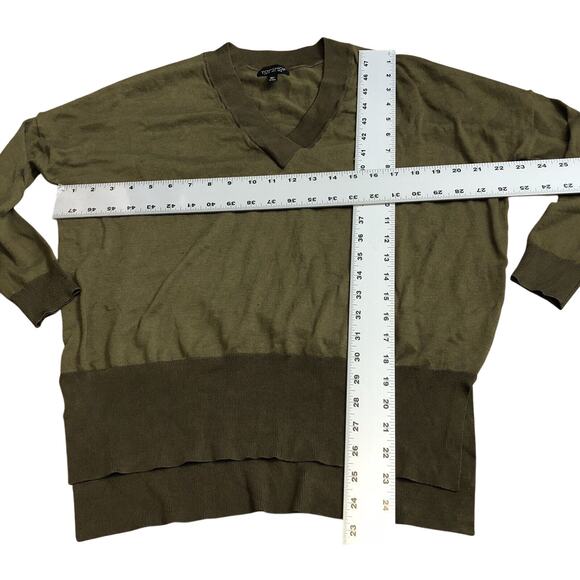 Topshop Womens Sweater Size 4 Olive Green V Neck Lightweight Slouchy FLAW - Picture 4 of 8